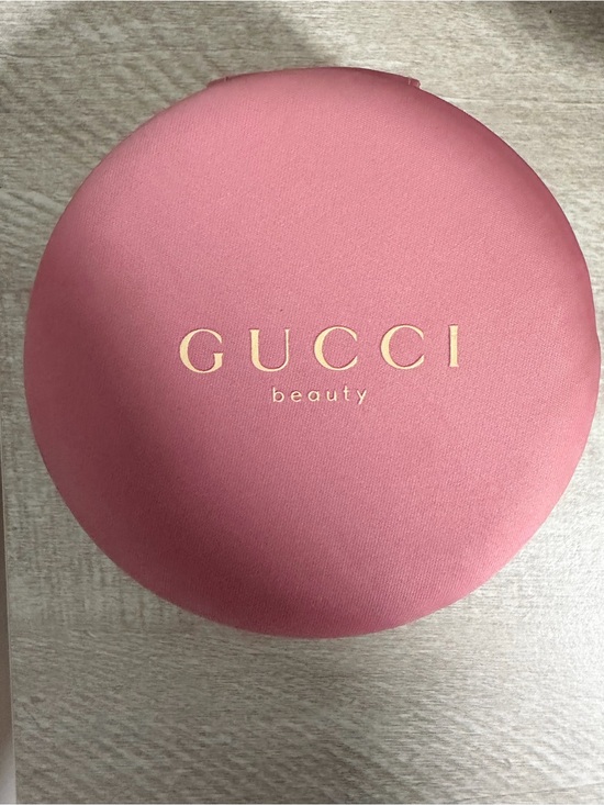 Gucci Other - Gucci Pink Round Beauty Case with Gold Logo (GWP)
